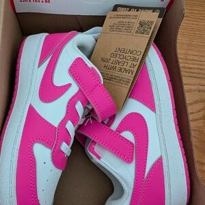 Nike Kids Sneakers in Pink and White